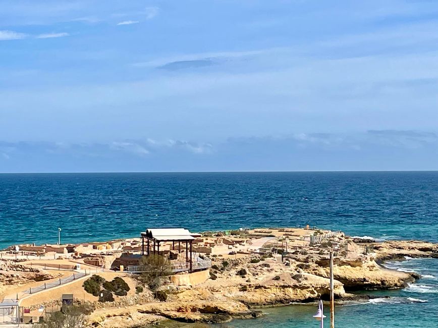 Die Illeta dels Banyets streckt sich von der Küste vor El Campello ins Meer.
