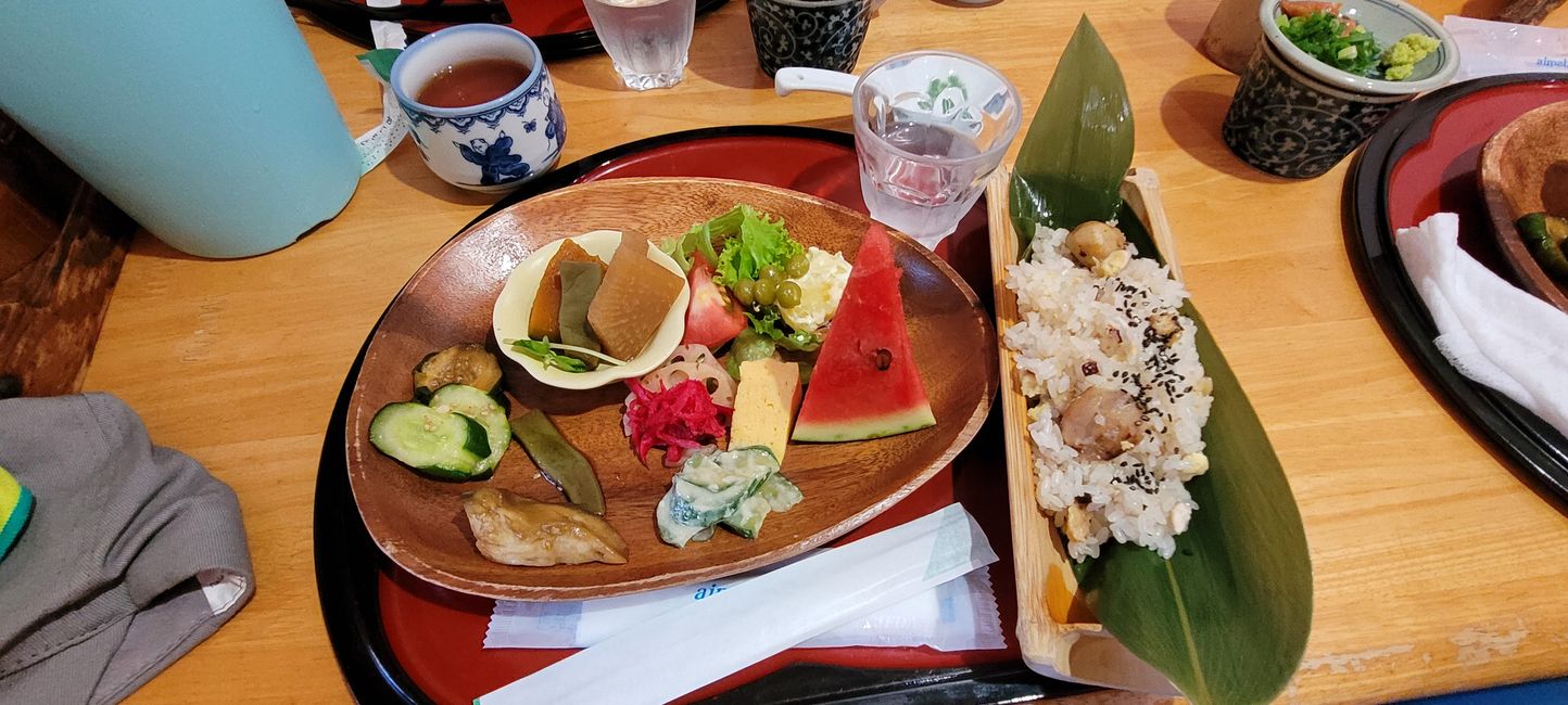 Mittagessen beim Hüttenwirt