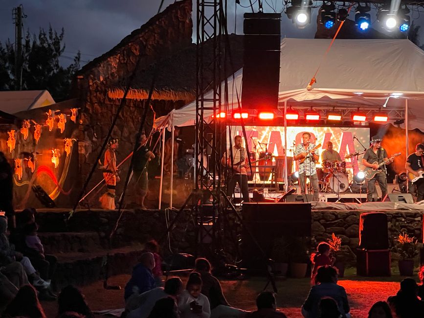 La sera poi l'evento musicale a Hanga Roa