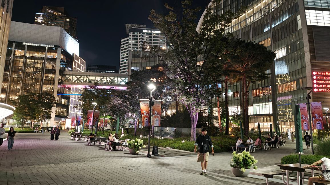 Parkanlage beim Lotte World Tower