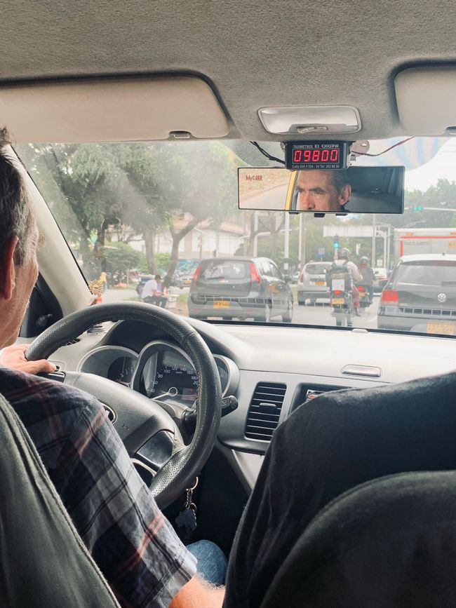 Actionreiche Taxi- und Uberfahrten 🚖