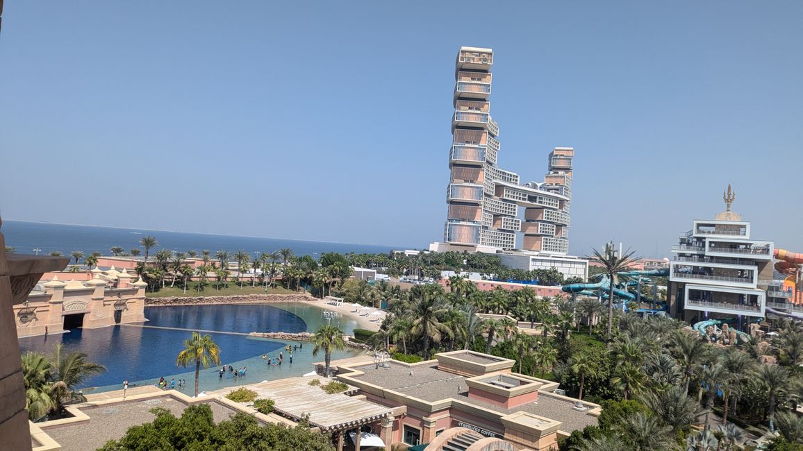 Blick auf Atlantis the Royal und Delfinarium