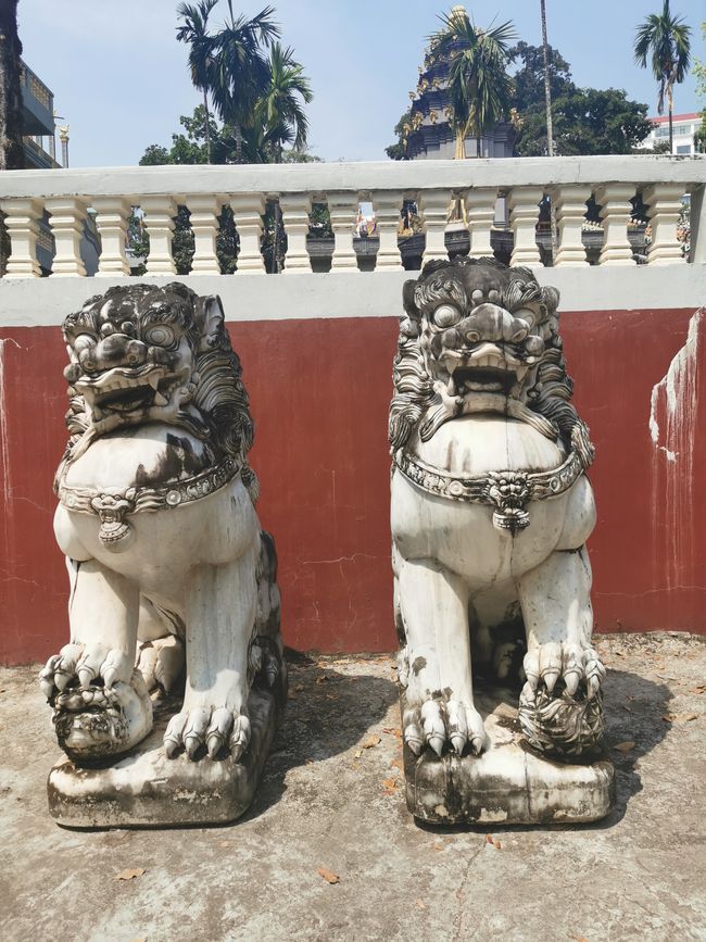 Eingang zum Wat Krom Tempel ...