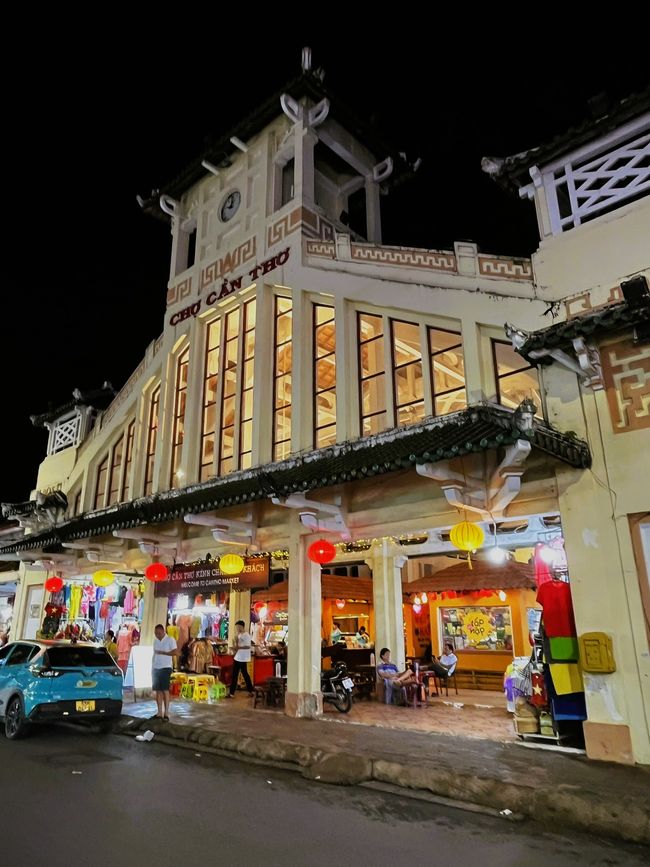 Der alte Markt bei Nacht