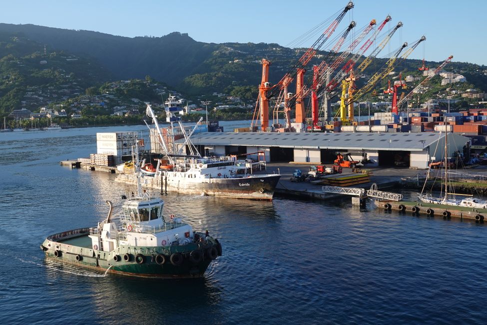 Entering the port of Papeete