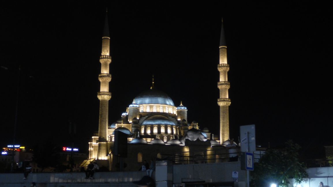 Die Neue Moschee leuchtet am schönsten 