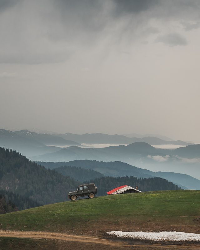 (2016) Sulle tracce di grandi animali nella natura selvaggia dell'Asia Centrale e conservazione della natura di Thomasz Pietrzak