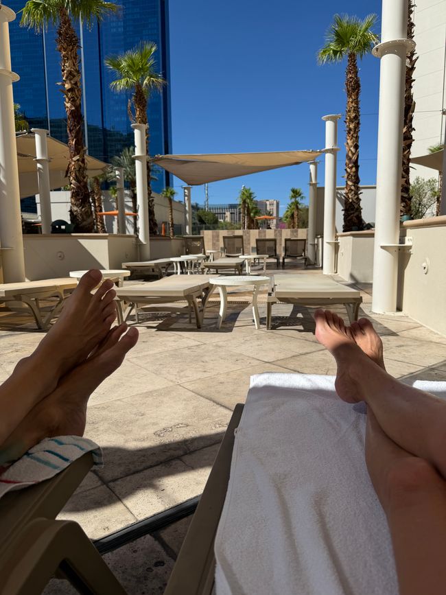 Den Tag am Pool verbracht 