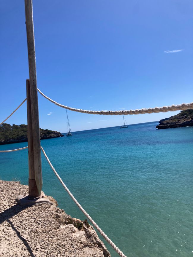 Cala Mondrago-es wird angebadet