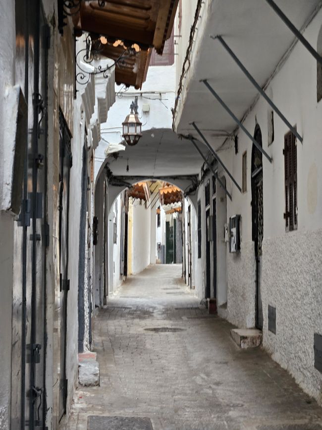 Sgusciatore di gamberetti nel souk