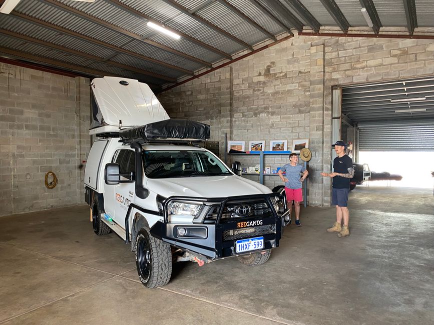 Bei der Fahrzeugpbernahme