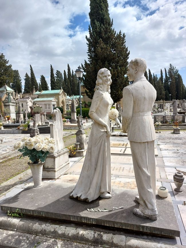 Grabmal für ein junges Paar, welches 1944 und 1945 verstarb.