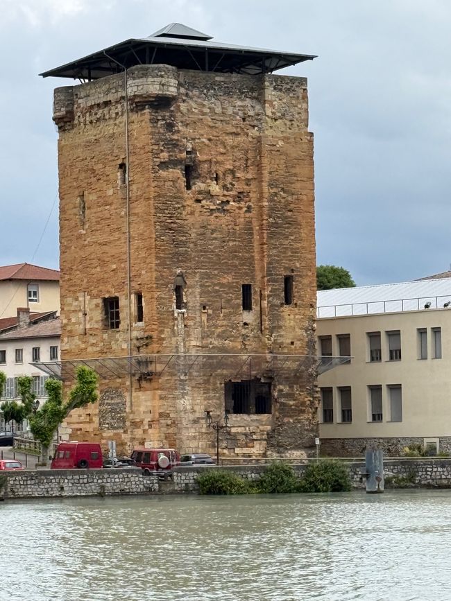 Tour des Valois, Vienne