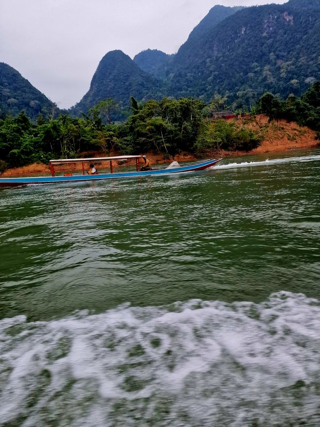 Entlang dem Fluß Nam Ou - nach Muang Ngoi und zurück