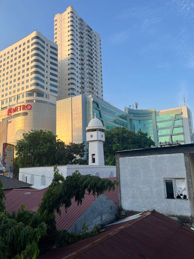 Moderna Medan con moschea di quartiere