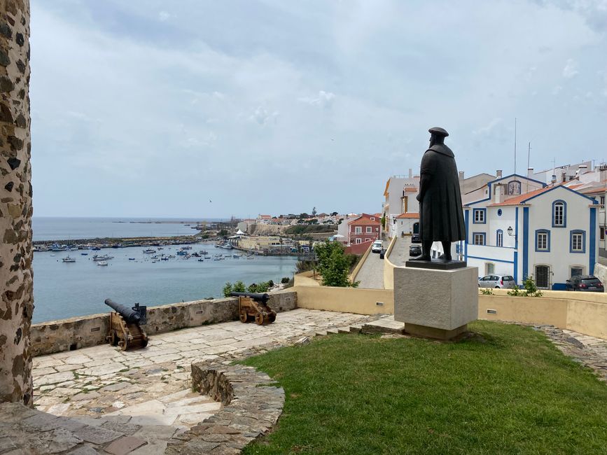 Vasco da Gama was born in Sines in 1469 - here he looks out over the Atlantic and thinks that there must be something beyond the horizon!