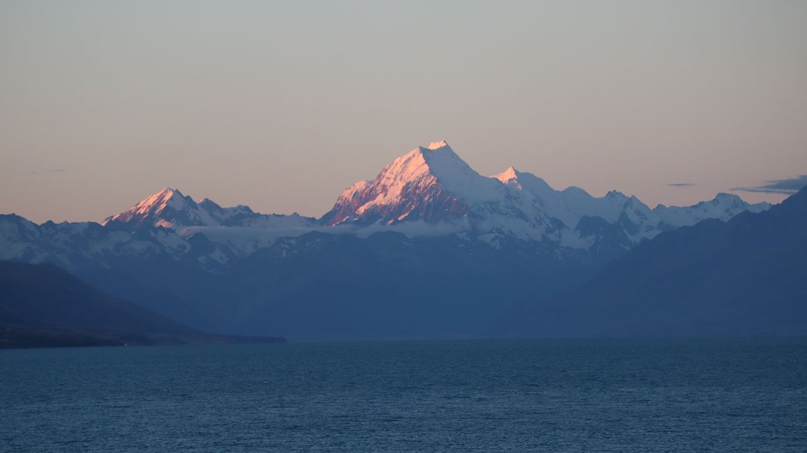 Lake Pukaki - View of Mount Cook / Aoraki