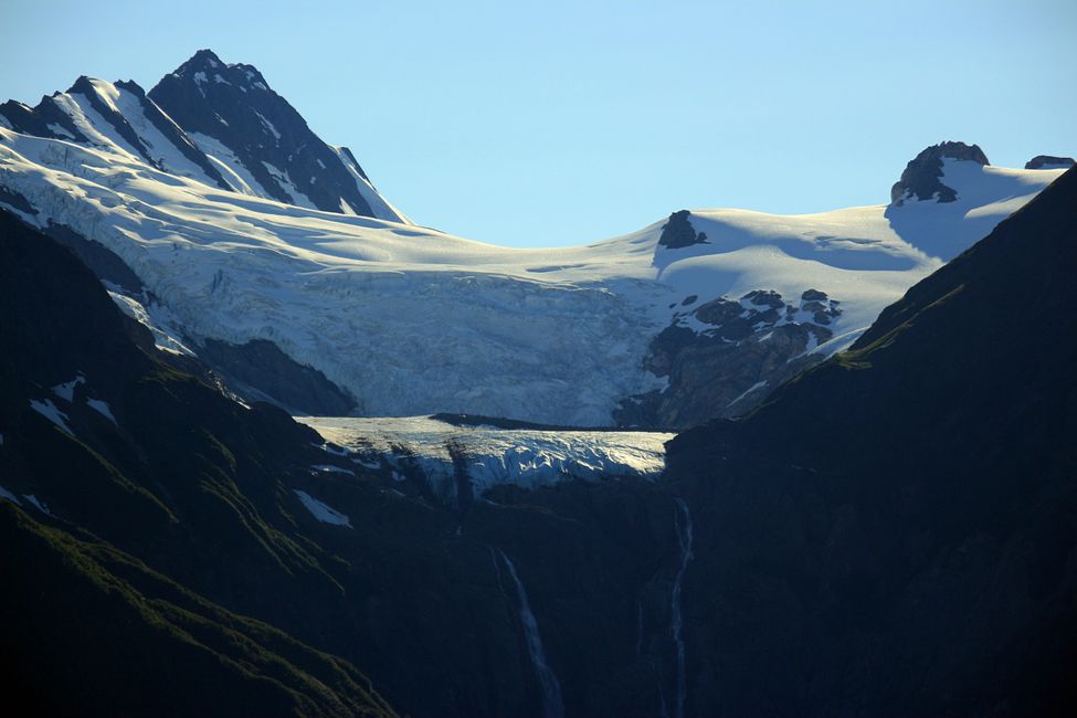 Gletscher mit 2 Wasserfällen