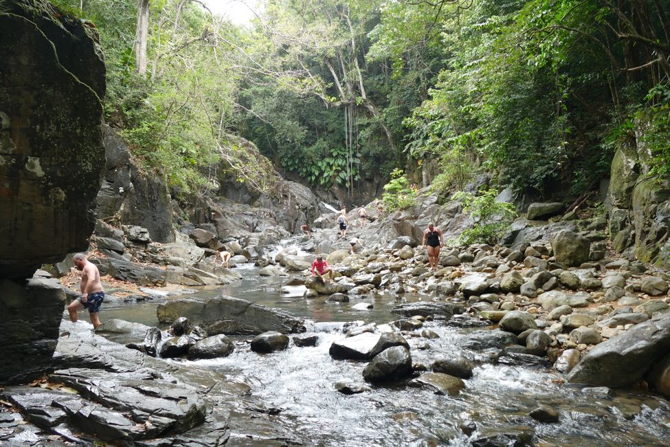 Erfrischung im Dschungel und an einem der schönsten Strände von Guadeloupe