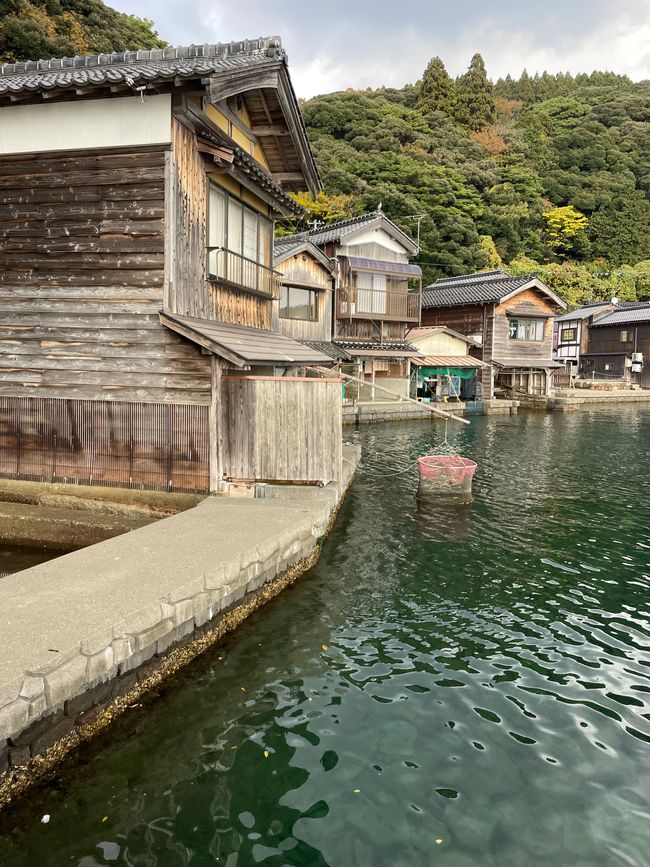 25.Capítulo: Un hermoso pueblo pesquero deshabitado y sentados en una maceta en Amanohashidate