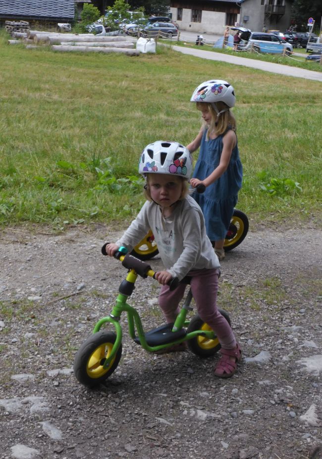 Am Nachmittag auf dem Weg zum Spielplatz 