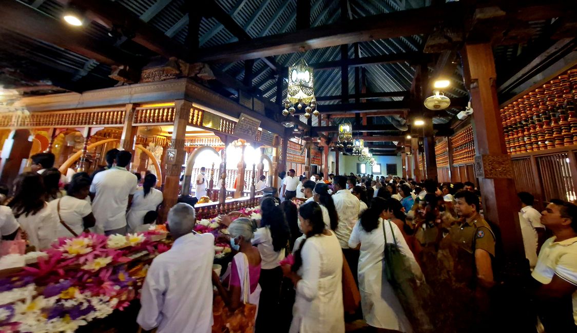 Kandy - Diente de Buda y 'la santa oásis de paz y iluminación'.