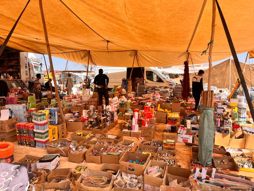 Under the Berber tent, there is everything - and all set up just for a market day!