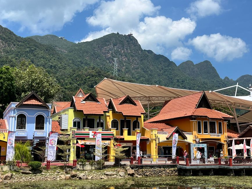 Oriental Village am Fuss des Gunung Machinang