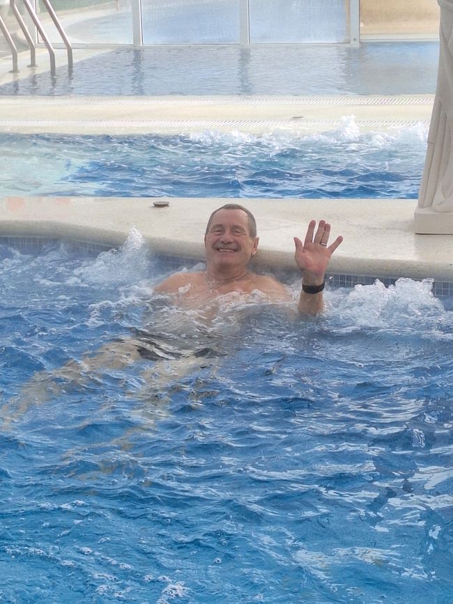Hans im 39° warmen Wasser