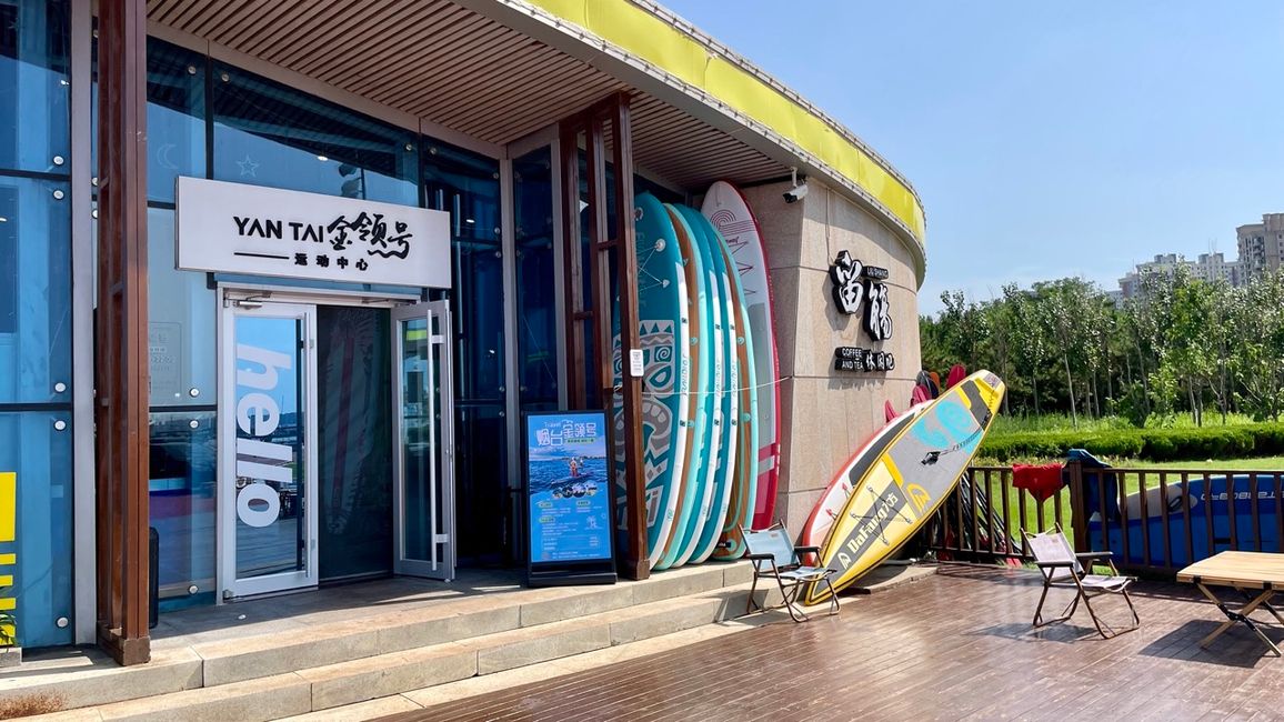 Endlich! Es gibt tatsächlich einen Surfshop!