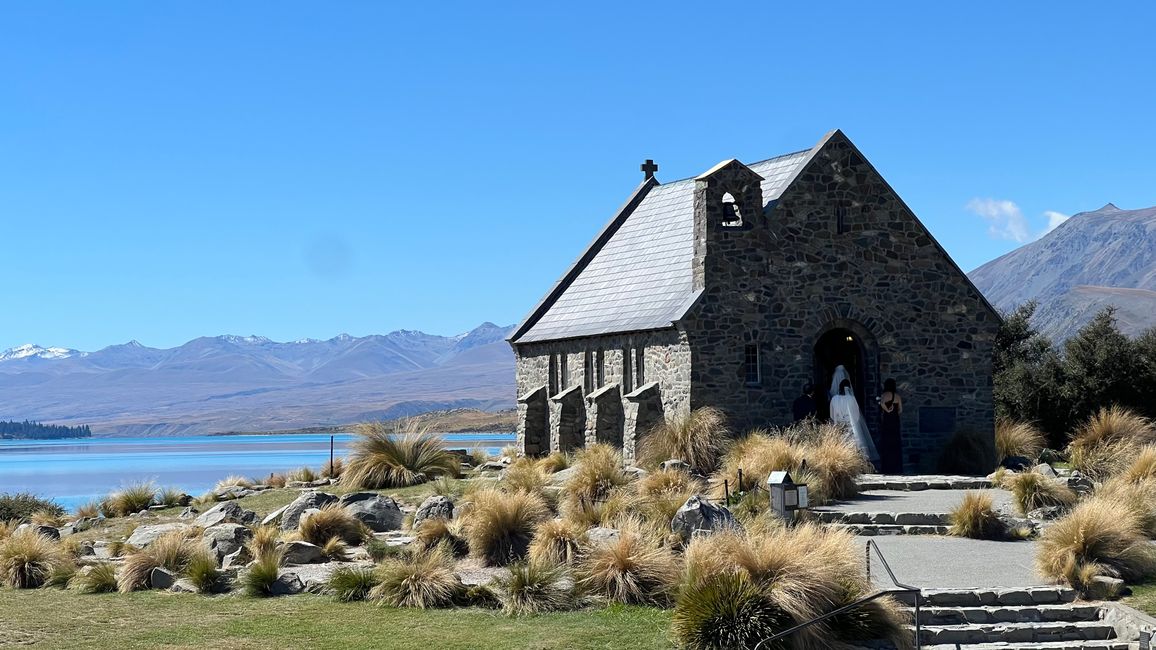 Chiesa del Buon Pastore - con coppia di sposi
