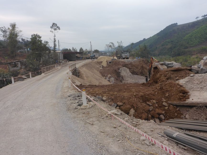 La strada viene ampliata