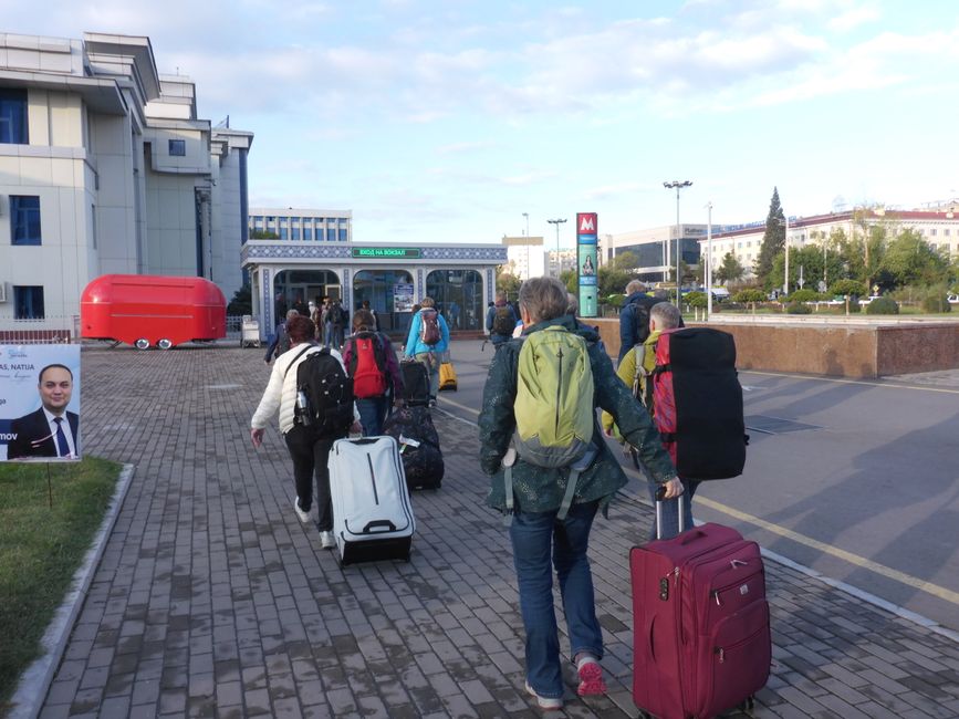 Vom Bus zum Bahnhof 