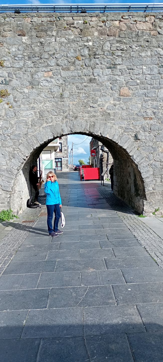 Spanish Arch à Halway