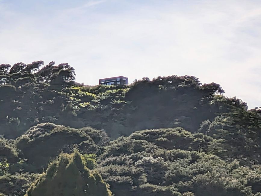 So weit oben stand das Haus. Das Foto haben wir auf der Straße unten gemacht