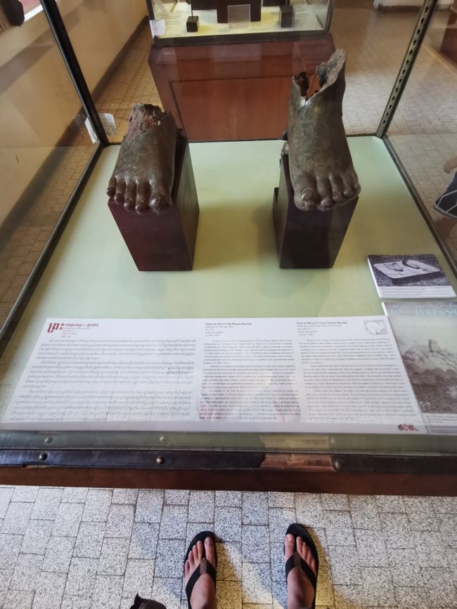 ... many statues from different time periods ...
