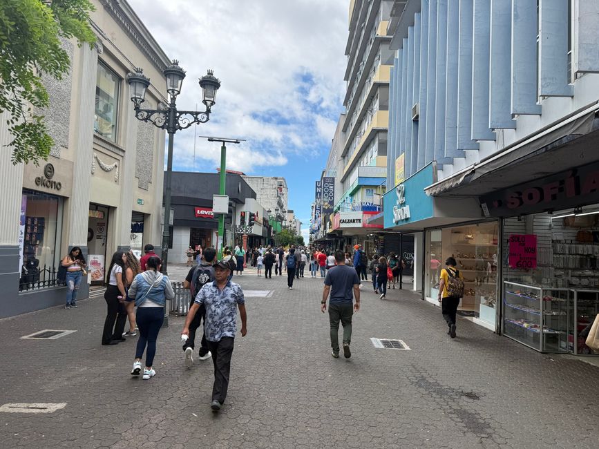 Avenida Central / Zero