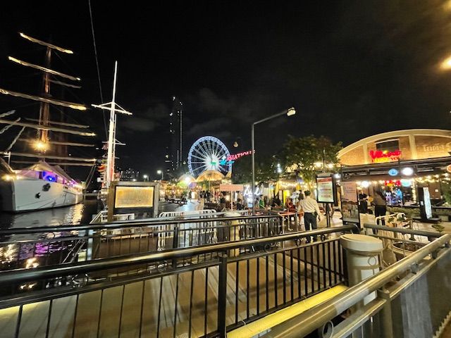 Asiatique- la destinazione sul fiume