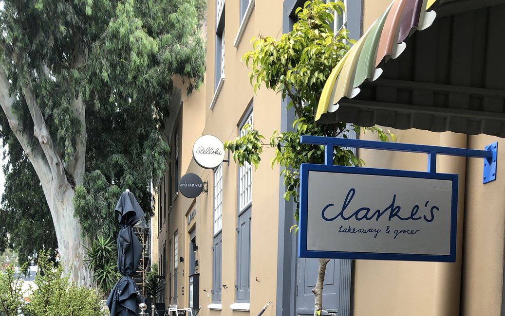 Bei Clarks einen Salat essen