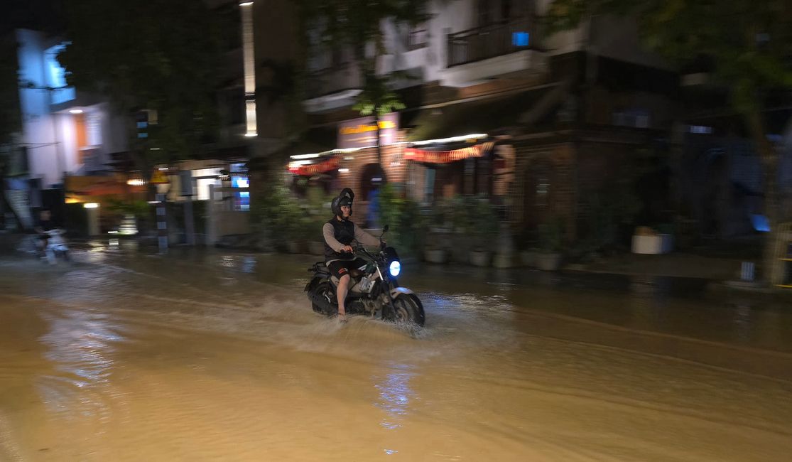 会安在雨中!诅咒还是祝福?