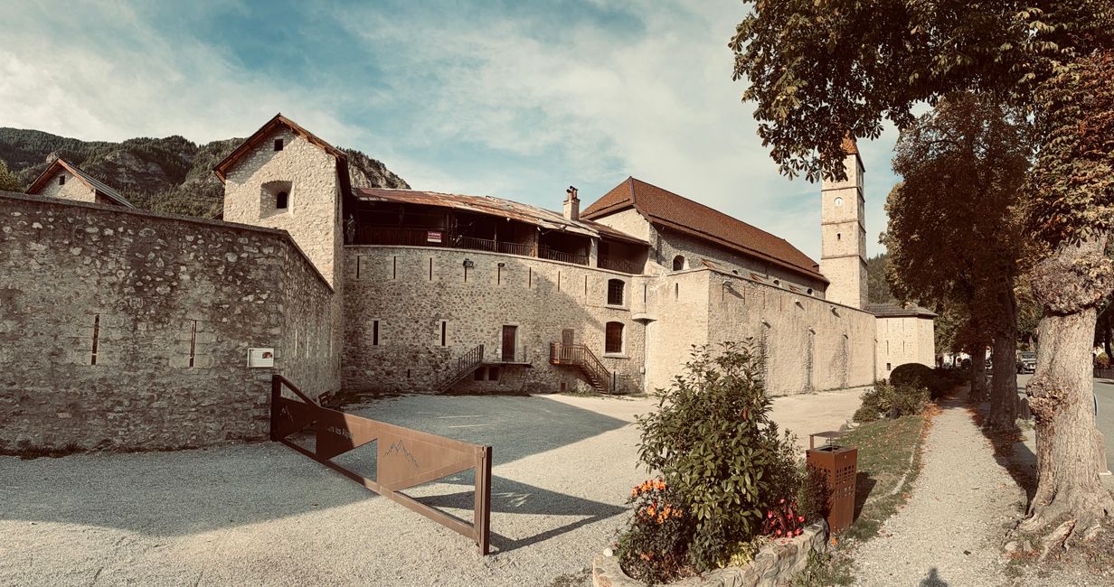 Mur d'enceinte autour de Colmars
