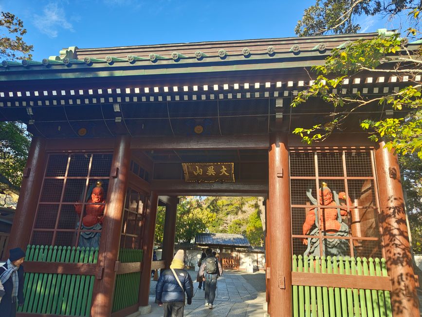 Der Eingang zum Kōtōku-in Tempel