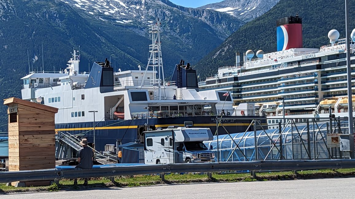 Ein Adventurer rollt vond er Fähre