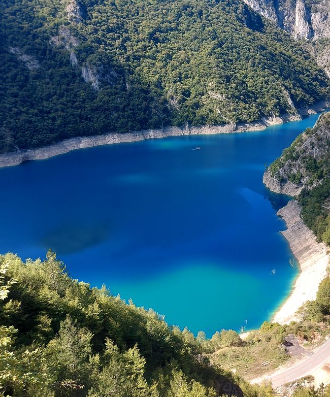 Un viaje de superlativo: a través de las montañas en Montenegro