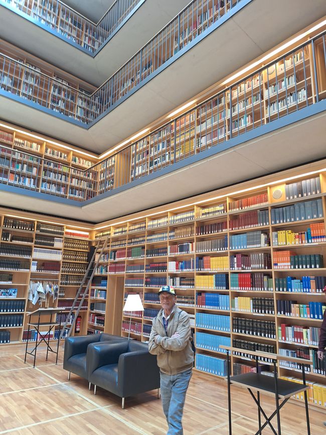 Énorme bibliothèque
