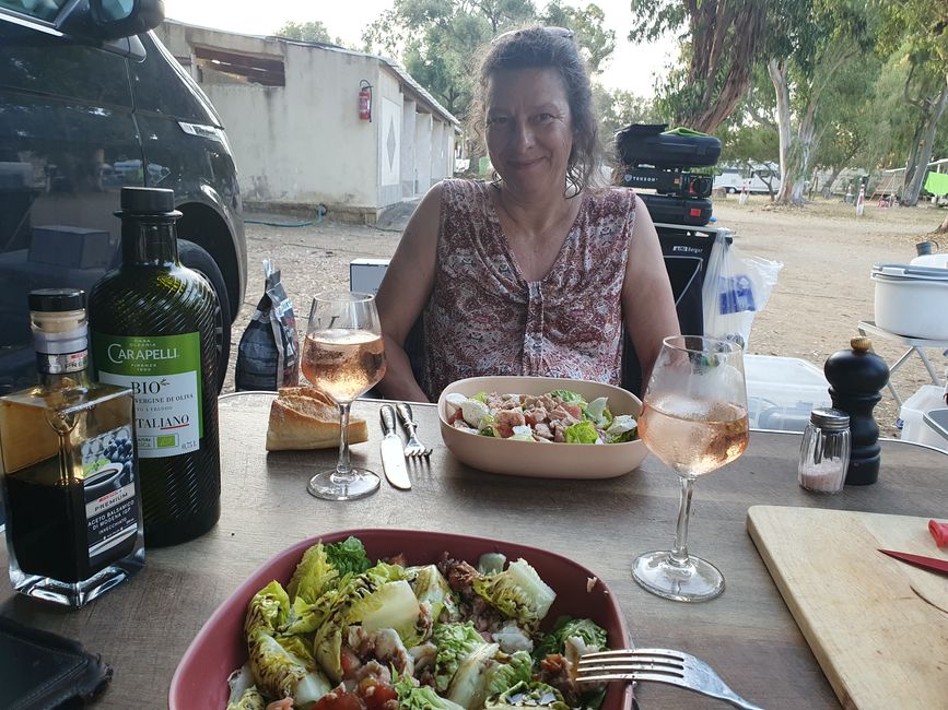 Abendessen am Platz mit Insalata Fantasia.