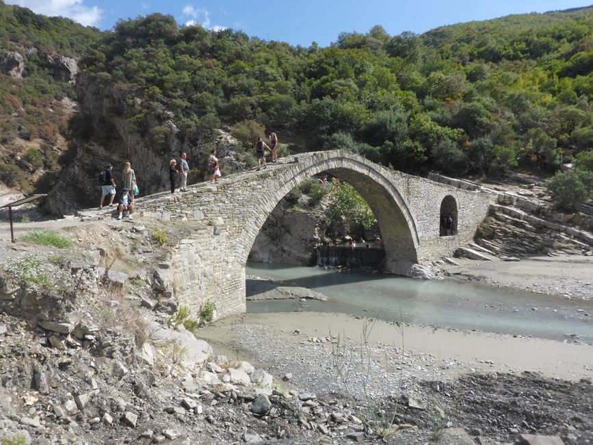 Start an der Brücke bei den heißen Quellen 