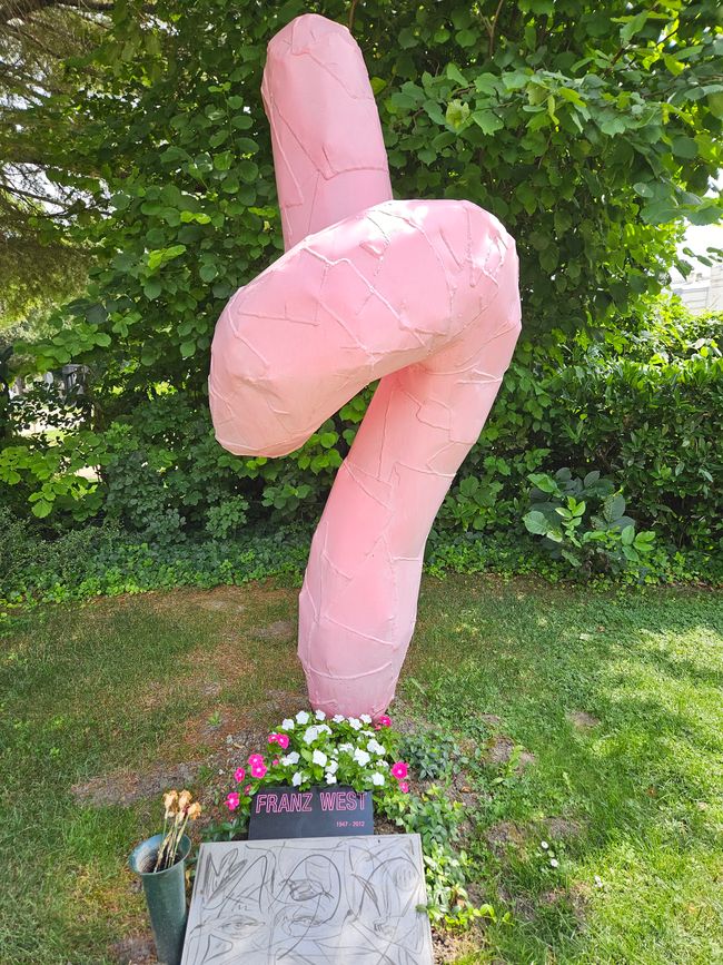 Das Grab von Franz West 