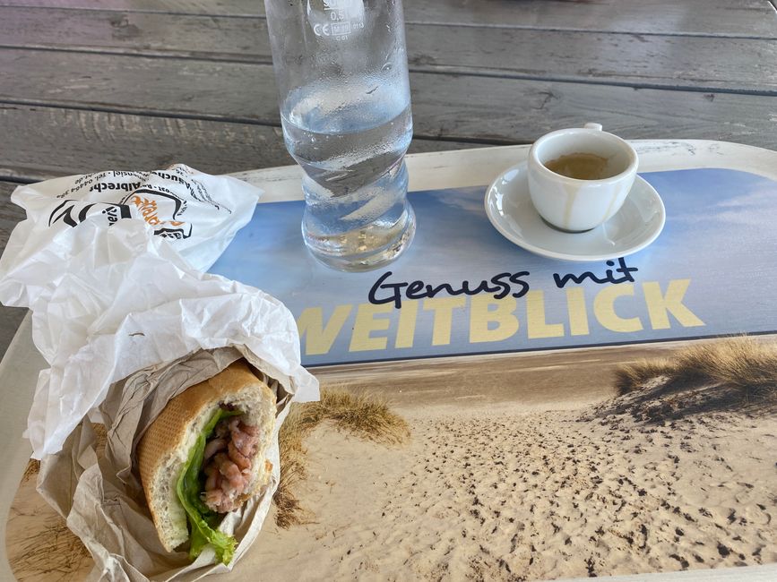 Krabbenbrötchen am Meer