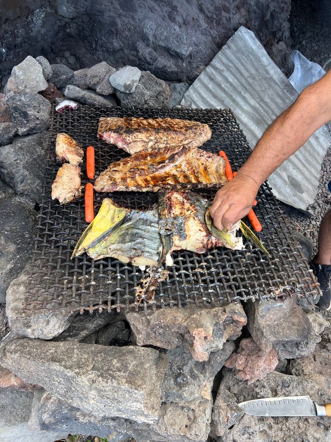 Pesce fresco, costine, insalate e patate dolci